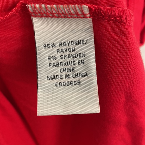 NWT. RW&CO red blouse.  Size M - Picture 5 of 6